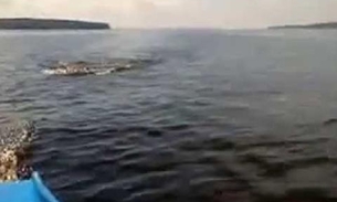 Homem mata carpinteiro em flutuante e passa com barco por cima do corpo em Manaus