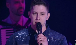 Jakson Follmann faz homenagem para Chapecoense no 'Popstar' e causa comoção