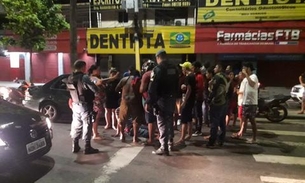 Motociclista fica ferido ao colidir com carros parados em avenida de Manaus