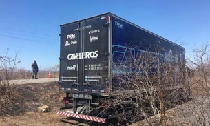 Acidente com ônibus da banda Cavaleiros do Forró deixa um morto