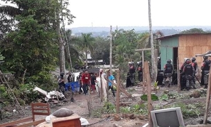 Reintegração de posse no Santa Etelvina desocupa 35 barracos em Manaus
