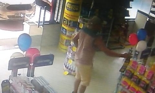 Homem se passa por cliente e rouba farmácia em Manaus