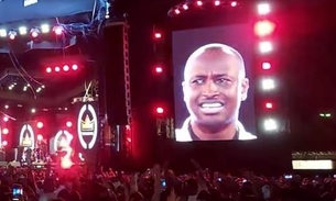 Thiaguinho cai no choro em show e desabafa sobre separação de Fernanda Souza