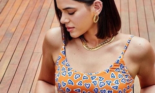 Bruna Marquezine mostra barriga escultural em fotos de biquíni