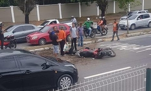 Atropelador foge sem prestar socorro e deixa placa de carro cair em Manaus 