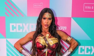 Vestida de Mulher Maravilha, Gracyanne Barbosa dispara: 'o governo é o meu vilão'