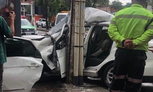 Em Manaus, motorista fica ‘esmagado’ entre ferragens ao bater contra poste em acidente
