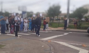 Terceirizados de maternidade protestam contra salários atrasados em Manaus