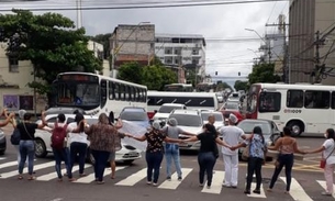 Em Manaus, terceirizados da saúde realizam protestos no Centro