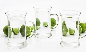 Água com limão realmente emagrece?