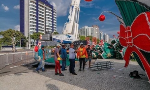 Natal do Abraço promove renda e reciclagem com árvores de Natal em Manaus