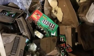 Acidente com caminhão espalha 16 toneladas de M&Ms na rodovia