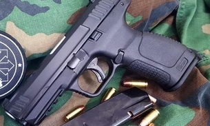 Com pistola e arma turca, dupla é presa em flagrante em Manaus