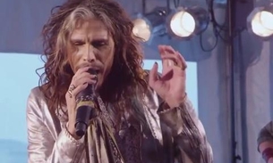 Sem timidez: Aos 71 anos, Steven Tyler, do Aerosmith, posa nu e choca web