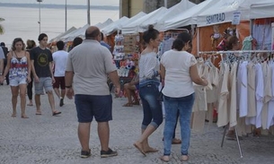 Em Manaus, artistas exibem produtos em feira natalina na Ponta Negra