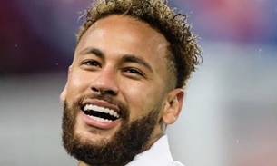 Neymar surge com calça apertadíssima em festa e volume impressiona: 