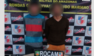 Dupla armada é presa com celulares e moto com restrição de roubo