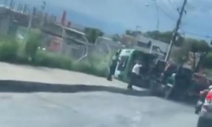 Vídeo: Carreta tomba e prejudica trânsito em Manaus