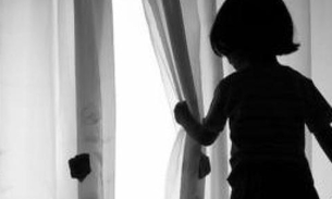 Menina de 10 anos engravida após ser estuprada por vários homens e não pode abortar