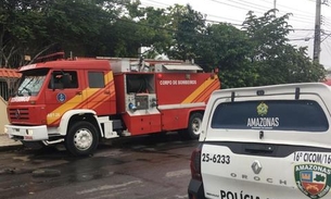 Em Manaus, bombeiros arrombam porta de casa em chamas para evitar o pior