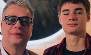 De férias, filho de Fábio Assunção curte praia e ostenta 'barriga tanquinho'