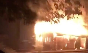 Vídeo mostra centro comercial em chamas na virada do ano em Manaus
