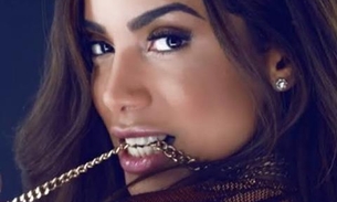 Anitta quase mostra demais ao exibir marquinha de bronzeado: 'Vrau'