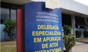 Adolescente visita irmão preso e é detido com moto roubada em Manaus