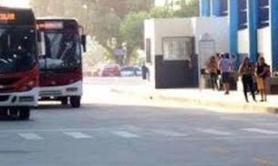 Em Manaus, idosa é atropelada ao tentar embarcar em ônibus lotado 