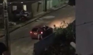 Vídeo mostra momento em que homem encontrado em carro é assassinado em Manaus