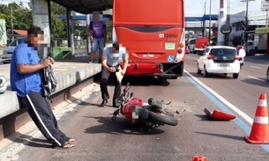 Motociclista fica ferido após arrancar parte de ônibus em acidente na av. Torquato Tapajós