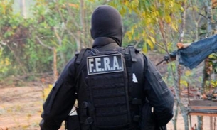 Famílias são retiradas de prédio durante reintegração de posse no Centro de Manaus 