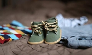 Mãe e padrasto são presos suspeitos de espancar e matar bebê 