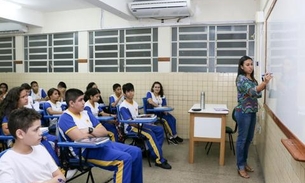 Profissionais da educação no Amazonas recebem abono do Fundeb