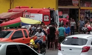 Em Manaus, adolescente fica ferida em acidente entre motocicleta e carro em avenida