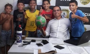 Crianças procuram delegacia após vizinha tomar bola