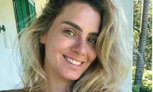 Carolina Dieckmann canta no Caldeirão do Huck e é criticada na web: 'cante no banheiro'