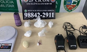 Com rádios comunicadores e drogas escondidos no forro de casa, homem é preso em Manaus