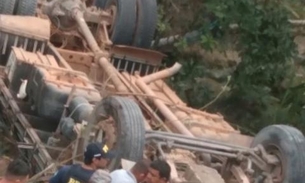 Vídeo: Motorista morre após caminhão cair de barranco de 10 metros na BR 174