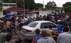 Suspeitos de matar criança de 3 anos são presos e multidão ameaça invadir delegacia no Amazonas