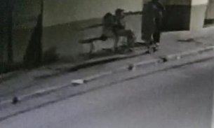 Vídeo mostra PMs atirando em mulher que estava na rua com o namorado 