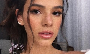 Bruna Marquezine se desespera ao não conseguir assistir amiga no BBB20 