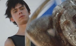 Família é aterrorizada por entidade no meio do oceano no trailer de A Possessão de Mary