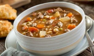 Mulher encontra ‘pedaço de pênis’ dentro de sopa em restaurante 