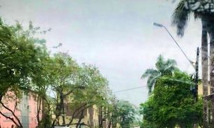 Chuva causa deslizamentos e abre cratera em rua de Manaus