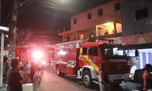 Incêndio atinge estância e deixa populares desesperados em Manaus