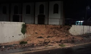 Muro de igreja desaba devido a forte chuva em Manaus 