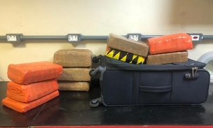 Jovem é presa com drogas escondidas em mala no aeroporto de Manaus 