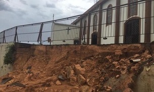Muro de igreja desmorona durante chuva torrencial em Manaus