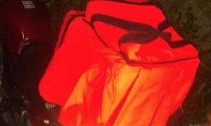 Criminosos abordam casal para roubar lanche e celular em Manaus